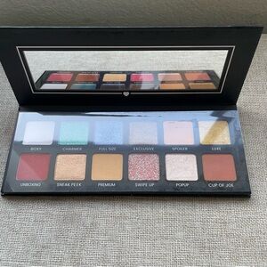 BoxyCharm Hello Charmer Eyeshadow Palette, 12 colors colorful shades NIB